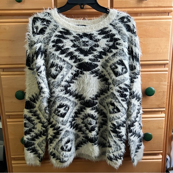 Forever 21 Sweater - Picture 2 of 5